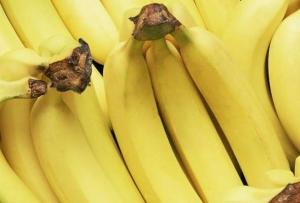Как правильно хранить бананы дома, чтобы они не чернели, можно ли замораживать?